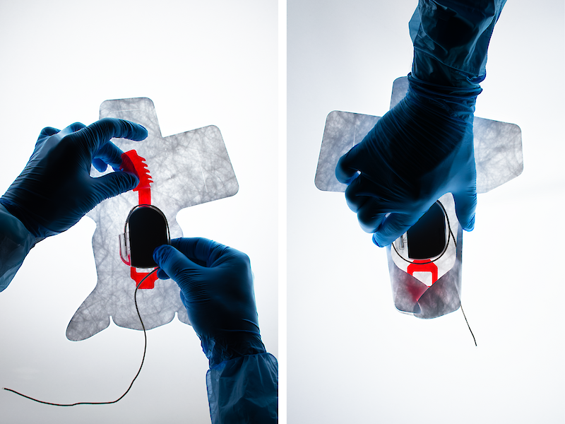 Das Tyvek-Verpackungsmaterial dient als sterile Einführhilfe im Operationssaal.
