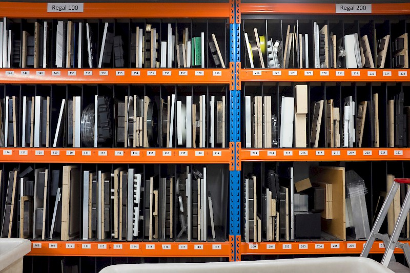 Michael Kennedy, Grütter Kunststoff am 27. April 2016, Archiv mit allen je angefertigten Formen inkl. Materialmuster, ©VID/ZHDK 2016