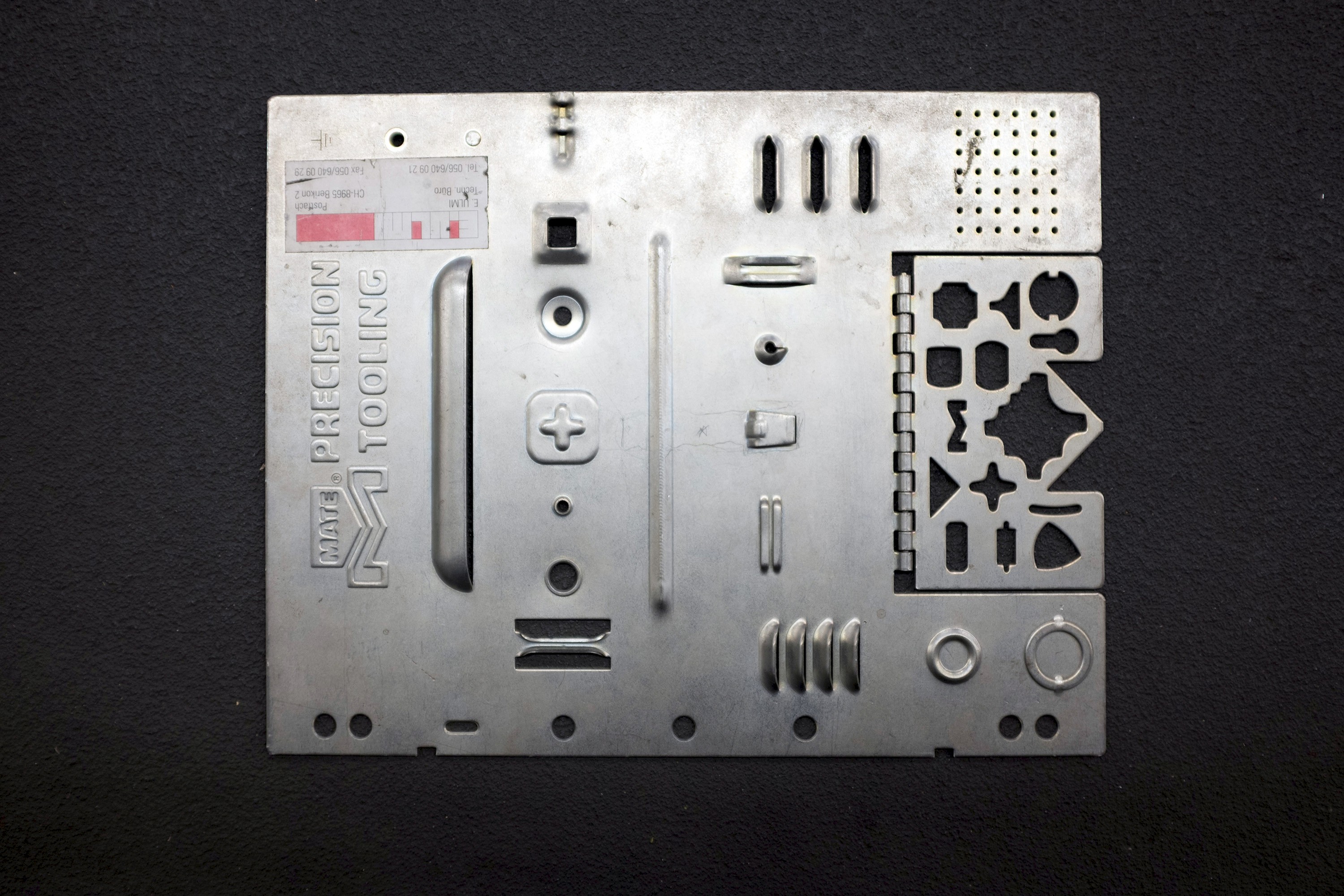 Michael Kennedy, V-Zug am 26. April 2016, Standard Musterkarte zu einer von mehreren Blechstanzmaschinen, ©VID/ZHDK 2016