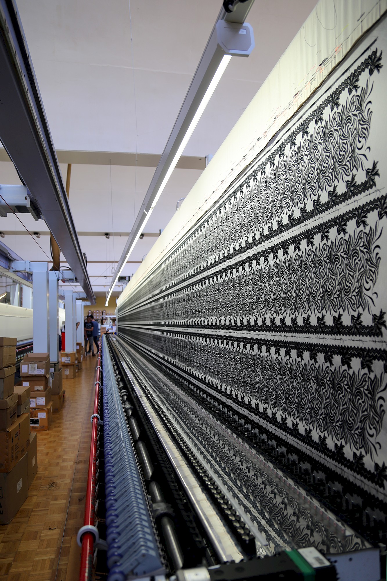 Stickereimaschine bei Forster Rohner, Foto: Fiona Knecht, ©VID/ZHDK 2016