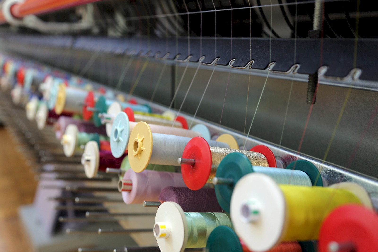 Stickereimaschine bei Forster Rohner, Foto: Fiona Knecht, ©VID/ZHDK 2016