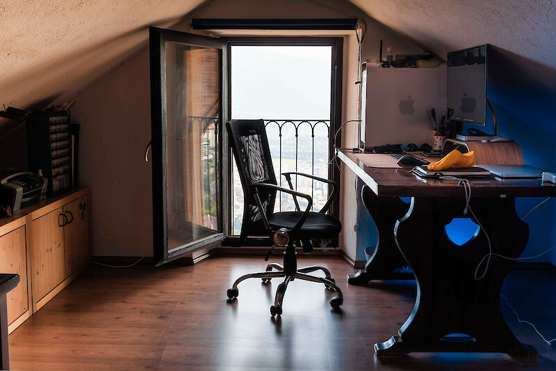 Vasili Skoromnik (BA): "For the COVID-19 quarantine I moved to my parents` home in Orselina. I took with me all my stuff, my monitor, computer, keyboard mouse, camera and prototypes. I went here because here I could have a whole room to use as a home studio. In Zürich I live in a one room flat of 26 square meters.  What I missed most in the situation was direct confrontation. I felt lost without knowing what the others were doing, what phase of their project they were in or what expectations they had of their own work.  Luckily I´m doing a tandem project with Dario Messerli (BA mechanical engineering ETHZ), so I can have regular discussions with somebody else. We had regular Zoom-Kafipausen during which we discussed our project with other tandem students."