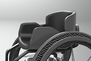 Hochgezogene Sitzschale als Radschutz, Greifreifen mit griffigem perforiertem Gummi