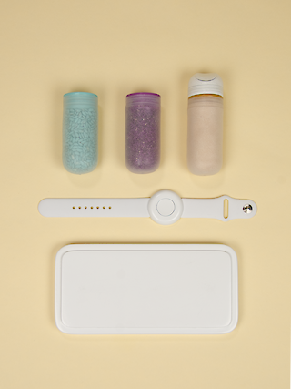 1. Alivia in den drei Weichheitsgraden hart, mittel, weich; 2. Armband; 3. induktives Ladepad