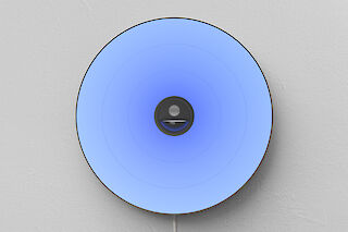 Die Leuchtfläche: milchiges Acrylglas, Beleuchtungsmittel LED, hier blau für neutrale Geruchsumgebung