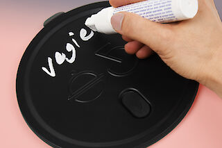 Mattschwarze Oberfläche, für Notizen mit weissem Kreidestift, vom Restaurant an die Kundschaft