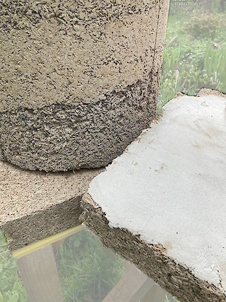 Hanfkalk als CO2-neutraler Baustoff für die Bodenplatte und die Bausteine des Turms