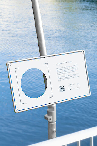 Vor Ort können Passant:innen über einen QR-Code auf die Kamerabilder zugreifen.