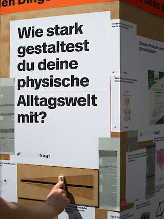 Als Gefäss im öffentlichen Raum bietet «Waldo» Möglichkeiten für Kommentar und Kommunikation.