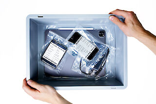 Mittels Speculative Design zeigt das Projekt Szenarien im Umgang mit dem Digitalerbe Verstorbener.