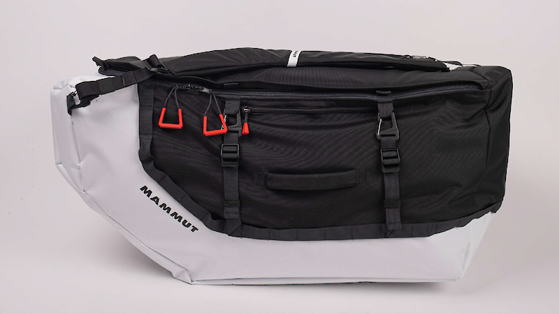 «WEDGE DUFFEL» von Sina Budmiger und Ben Sauter