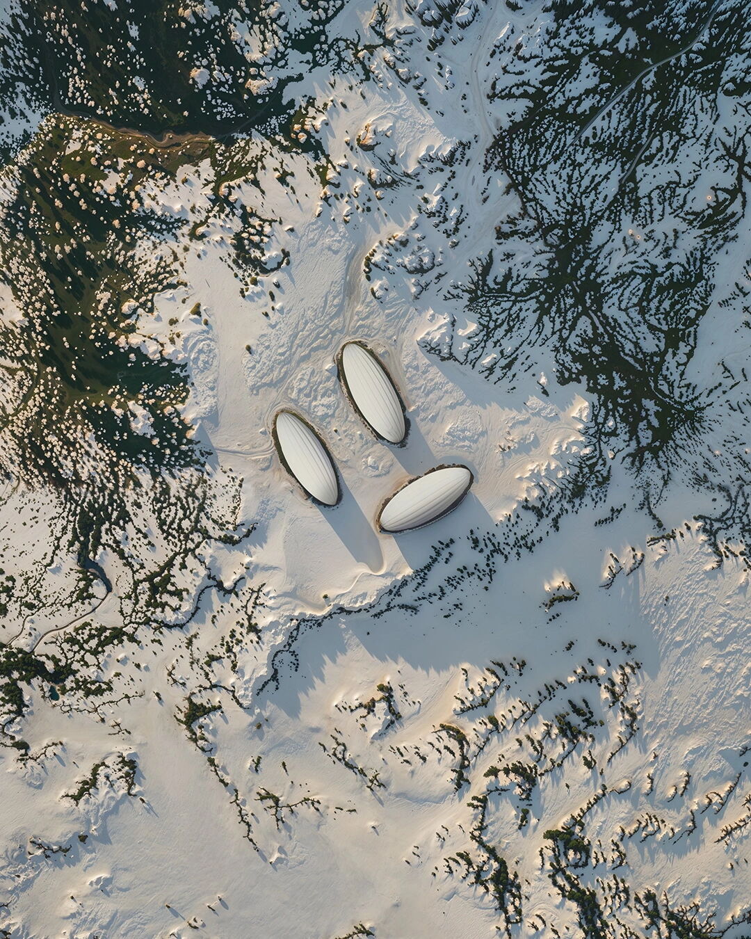 A future material study and speculative project reimagines advanced carbon conversion technologies to produce a CO₂-based yarn, designed for constructing cocoon-like structures / Modem for Air Company.